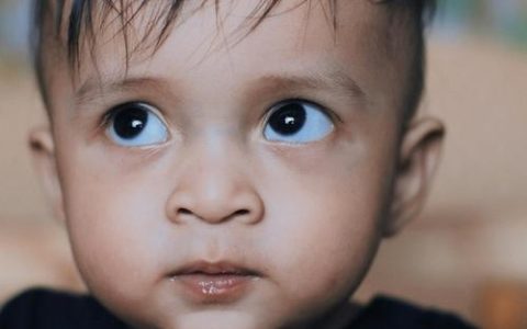 100分姓王男孩好名字_姓王100分男孩名字