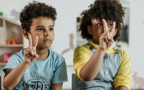 2026年4月19日闰二月廿九生的男孩起名 品学兼优的名字