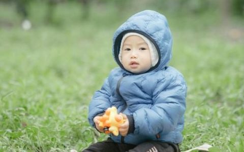 2026年6月16日五月十八出生的男宝宝八字怎么排 五行缺土取名