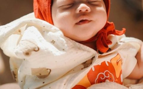 2026年九月初一出生男宝宝如何起名？宝宝五行缺什么？