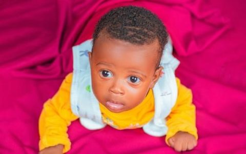 2026年农历七月十三出生的男宝宝八字算命 五行缺火的名字