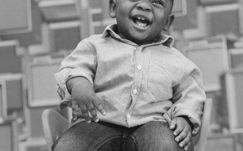 2026年农历四月十五出生的男孩缺什么 取名如何补金