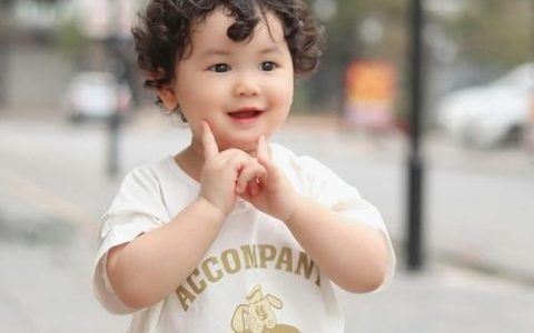 余姓男孩周易起名，姓余的男宝宝打分满分的名